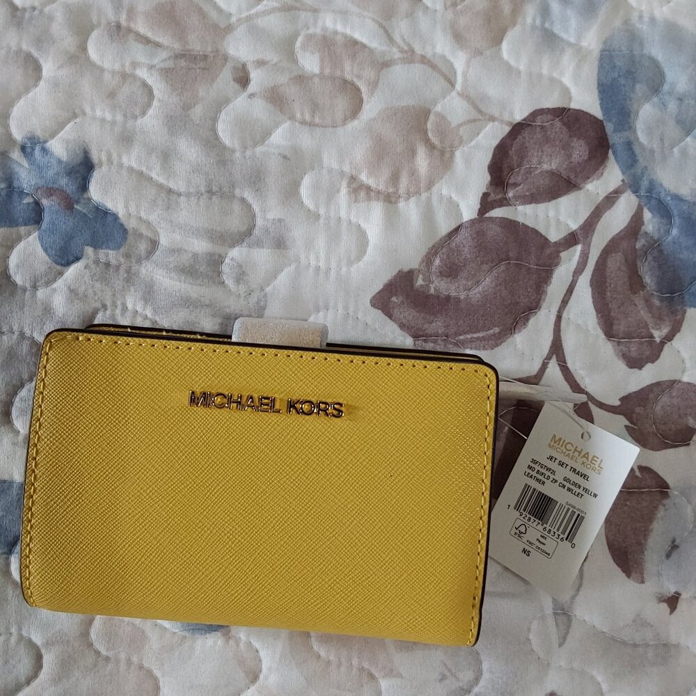 ***LOW START *** NWT MICHAEL KORS JET SET BIFOLD WALLET